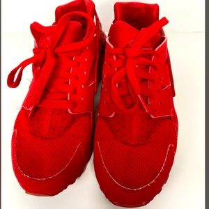 Nike Air Huarache Run Triple Red Running Shoes Sneaker Youth Size 6Y.